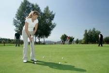 hotel-maximilian-golf-spa-07-golf-putting