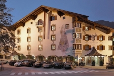 Schwarzer Adler Kitzbuhel Wellnesshotel - 00.jpg