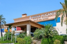 Husa Alicante Golf & Spa Resort - 02.jpg